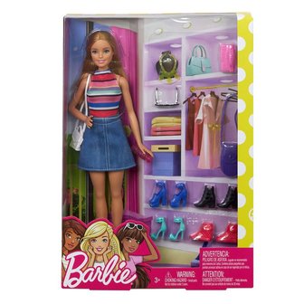 Barbie en haar schoenenkast