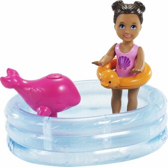 Barbie Skipper Babysitter zwembad speelset