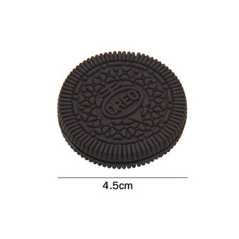 Bite and restore Oreo cookie