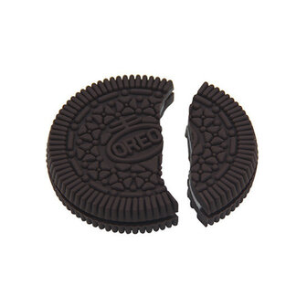 Bite and restore Oreo cookie